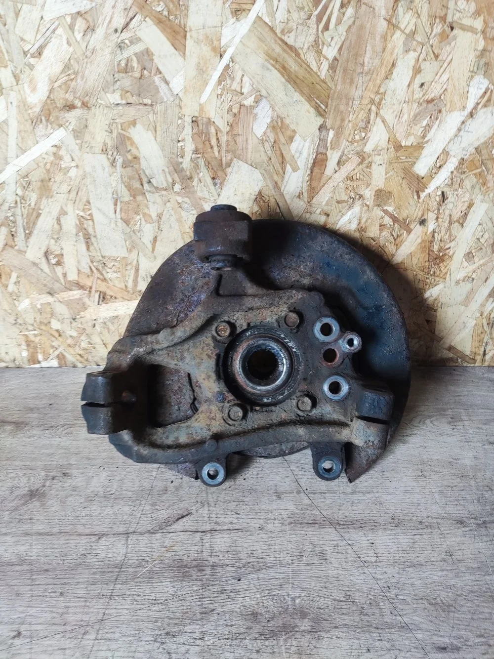 Кулак задний левый Nissan Pathfinder III (2004—2010) 2005 K27 - STRUCTURAL GREY