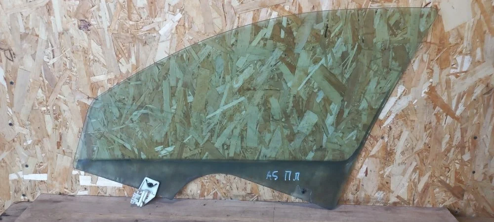 Стекло двери передней правой Skoda Octavia II рестайлинг (2008—2013) 2011 8D8D