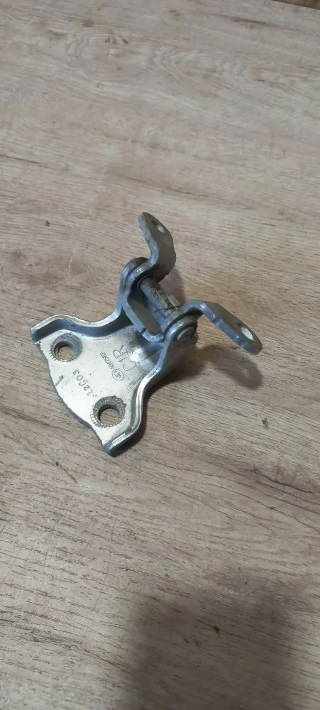 Петля двери задней Chevrolet Captiva I рестайлинг (2011—2013) 2012 Серебристый металлик