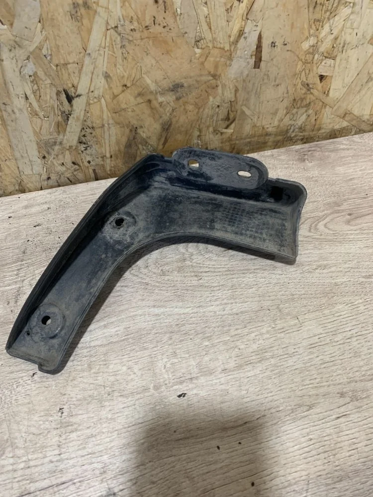 Брызговик задний правый Hyundai Solaris I (2010—2014) 2012 MZH - PHANTOM BLACK PEARL