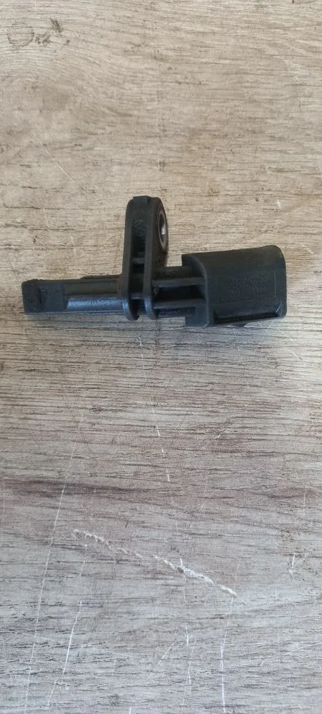 Датчик ABS передний правый Skoda Octavia II рестайлинг (2008—2013) 2011 8D8D