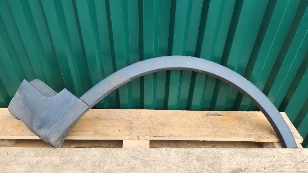 Накладка переднего крыла правого Ford Kuga I (2008—2012) 2009 Moondust Silver (met)