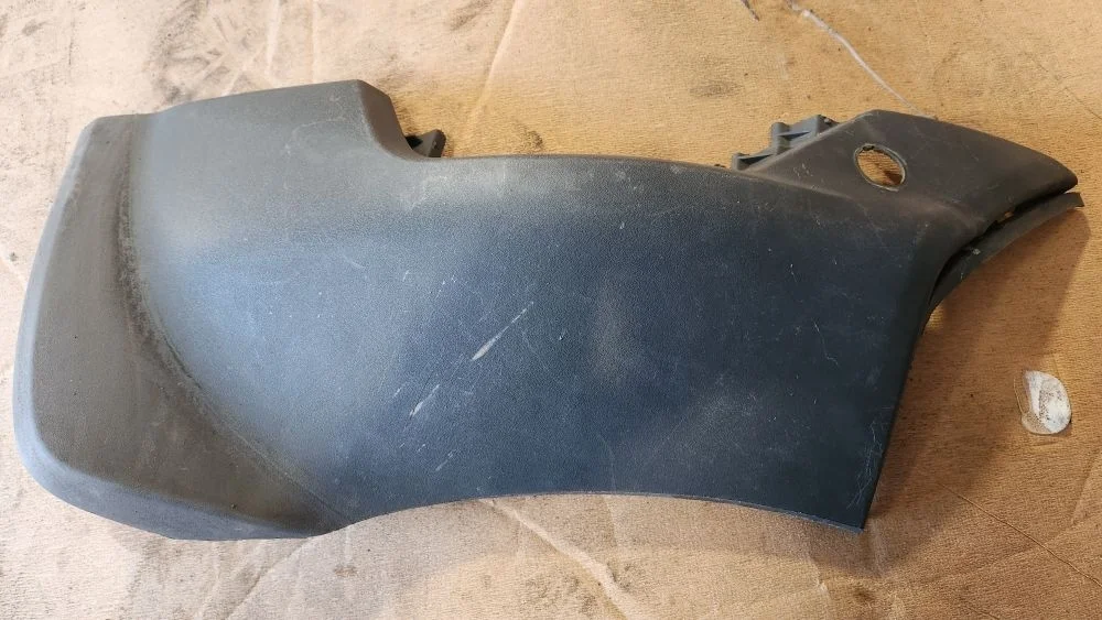 Накладка заднего бампера левая Ford Kuga I (2008—2012) 2009 Moondust Silver (met)