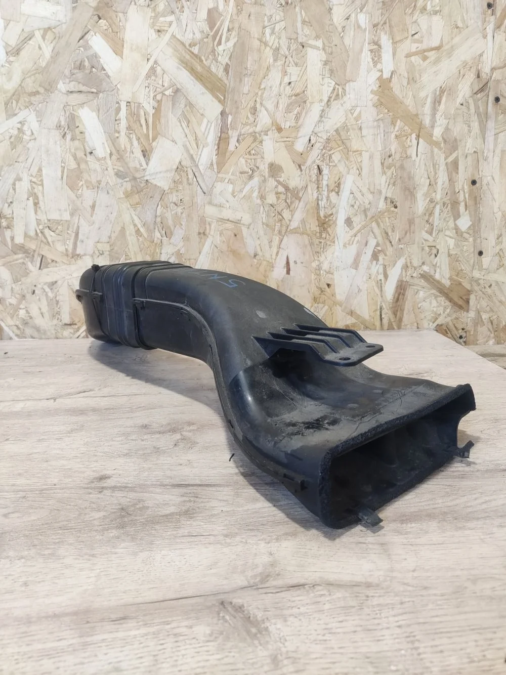 Воздухозаборник Citroen C-Crosser I (2007—2013) 2009 Чёрный