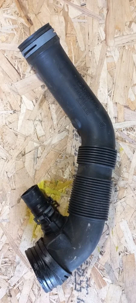 Патрубок воздушного фильтра Skoda Octavia II рестайлинг (2008—2013) 2011 8D8D