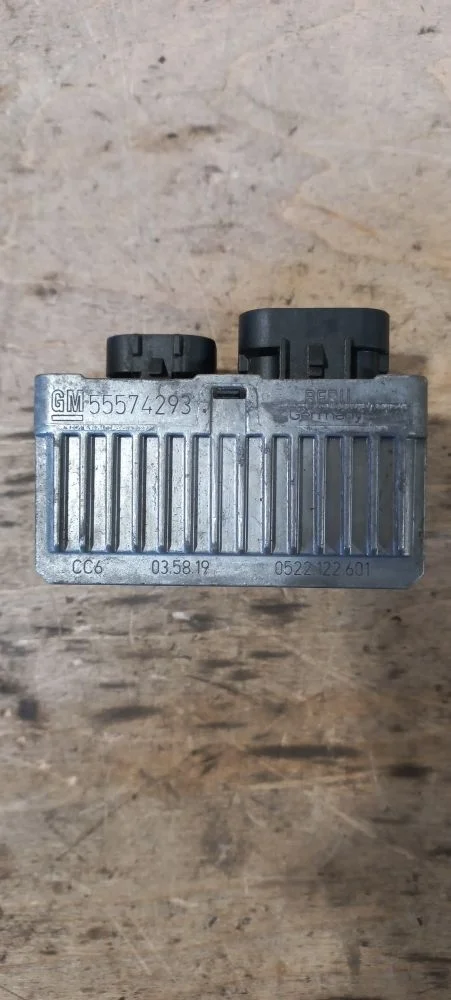 Реле свечей накала Chevrolet Captiva I рестайлинг (2011—2013) 2012 Серебристый металлик