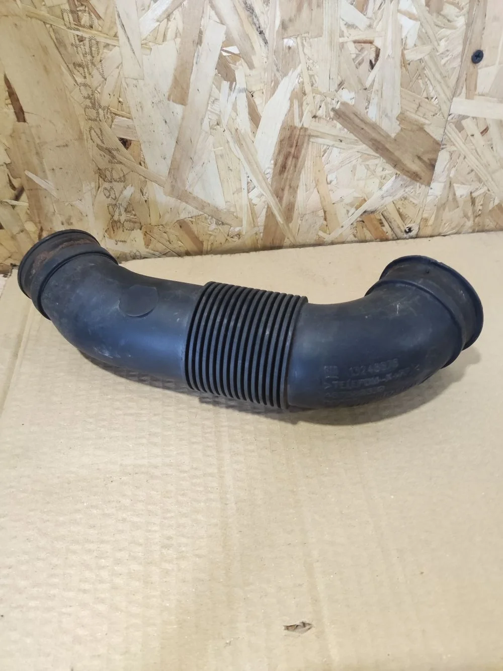 Патрубок воздушного фильтра Opel Corsa D (2006—2010) 2010