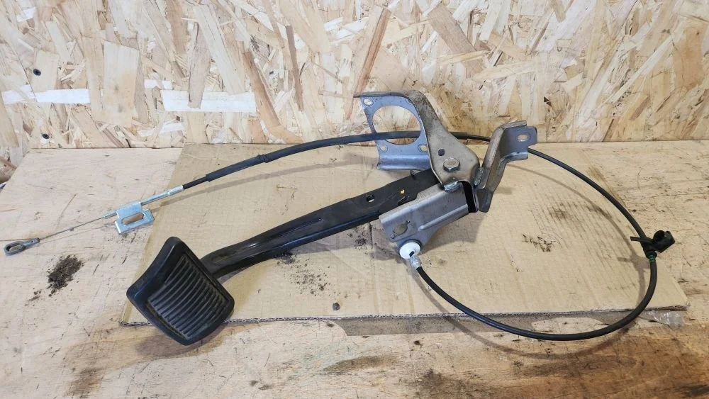 Педаль тормоза Hyundai Solaris I (2010—2014) 2012 MZH - PHANTOM BLACK PEARL