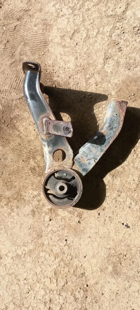 Опора двигателя задняя Citroen C-Crosser I (2007—2013) 2009 СЕРАЯ ЭМАЛЬ