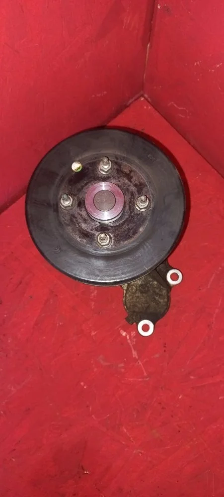 Шкив водяного насоса (помпы) Nissan Navara D40 рестайлинг (2010—2015) 2015 GN0 - BLACK METALLIC