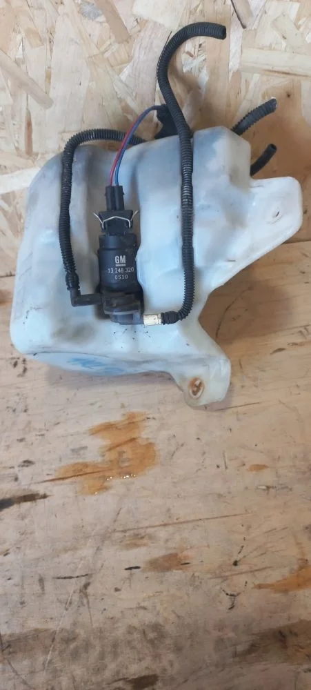 Бачок омывателя лобового стекла Opel Corsa D (2006—2010) 2010