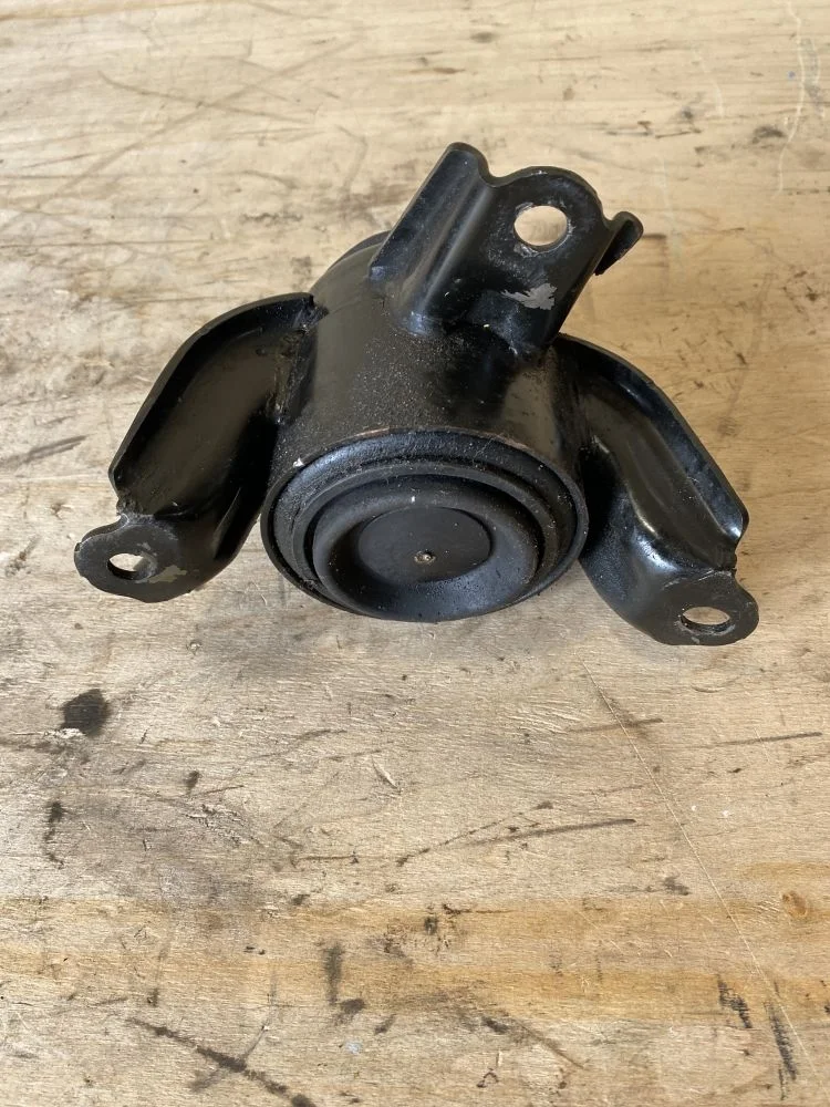 Опора двигателя правая Hyundai Solaris I (2010—2014) 2012 MZH - PHANTOM BLACK PEARL