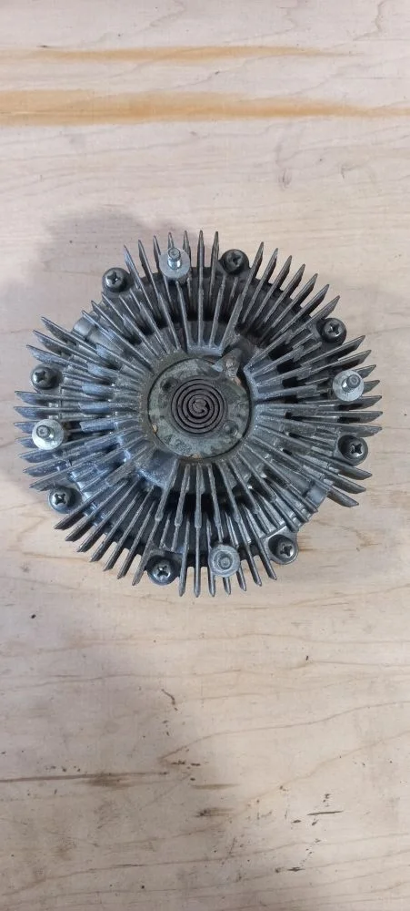 Термомуфта Nissan Navara D40 рестайлинг (2010—2015) 2015 GN0 - BLACK METALLIC