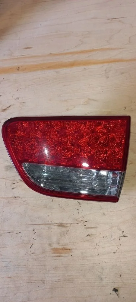 Фонарь задний внутренний правый Peugeot 4007 I (2007—2012) 2009 СЕРАЯ ЭМАЛЬ