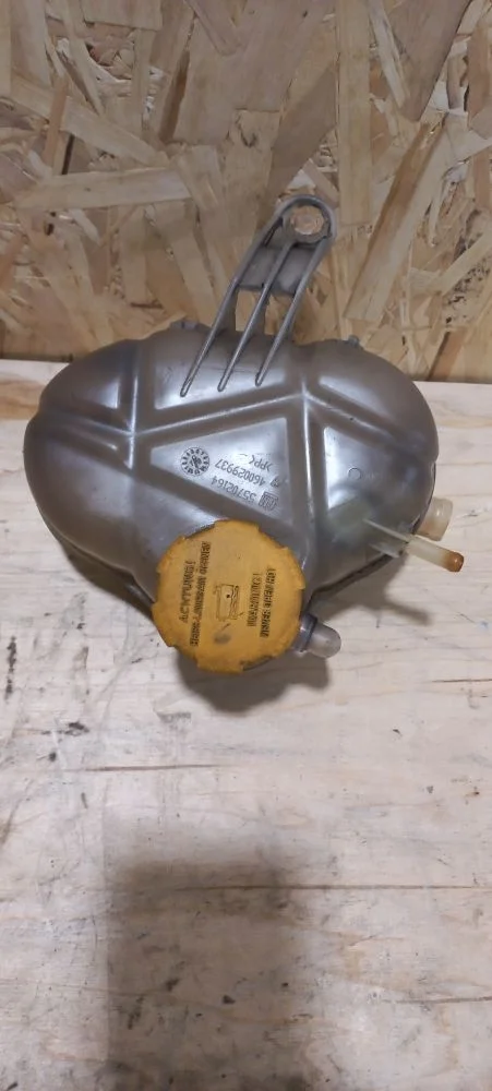 Бачок расширительный Opel Corsa D (2006—2010) 2010