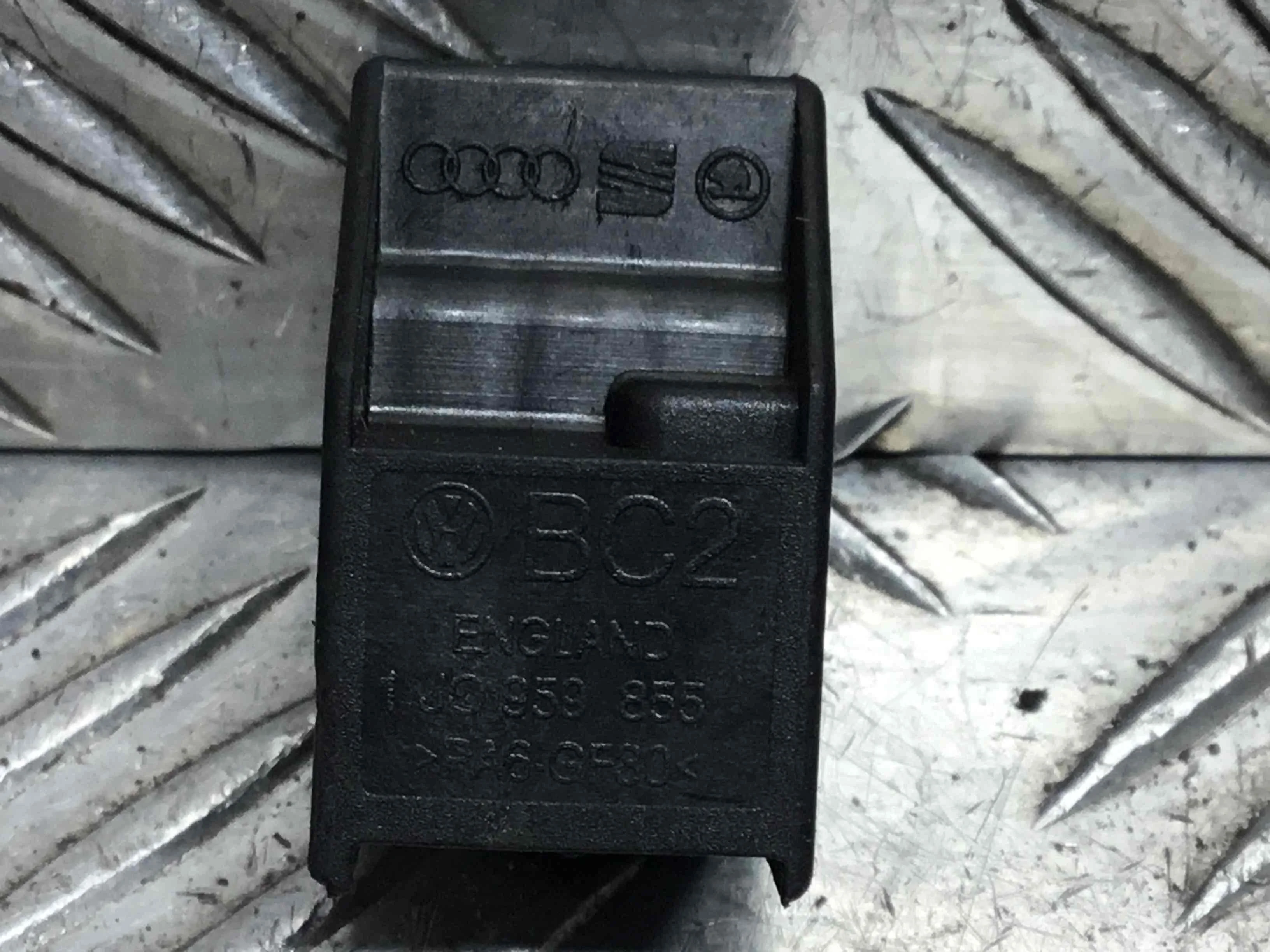 Кнопка стеклоподъемника переднего правого Volkswagen Passat B5 (1996-2000) дизель 1.9 TDI Механика Универсал