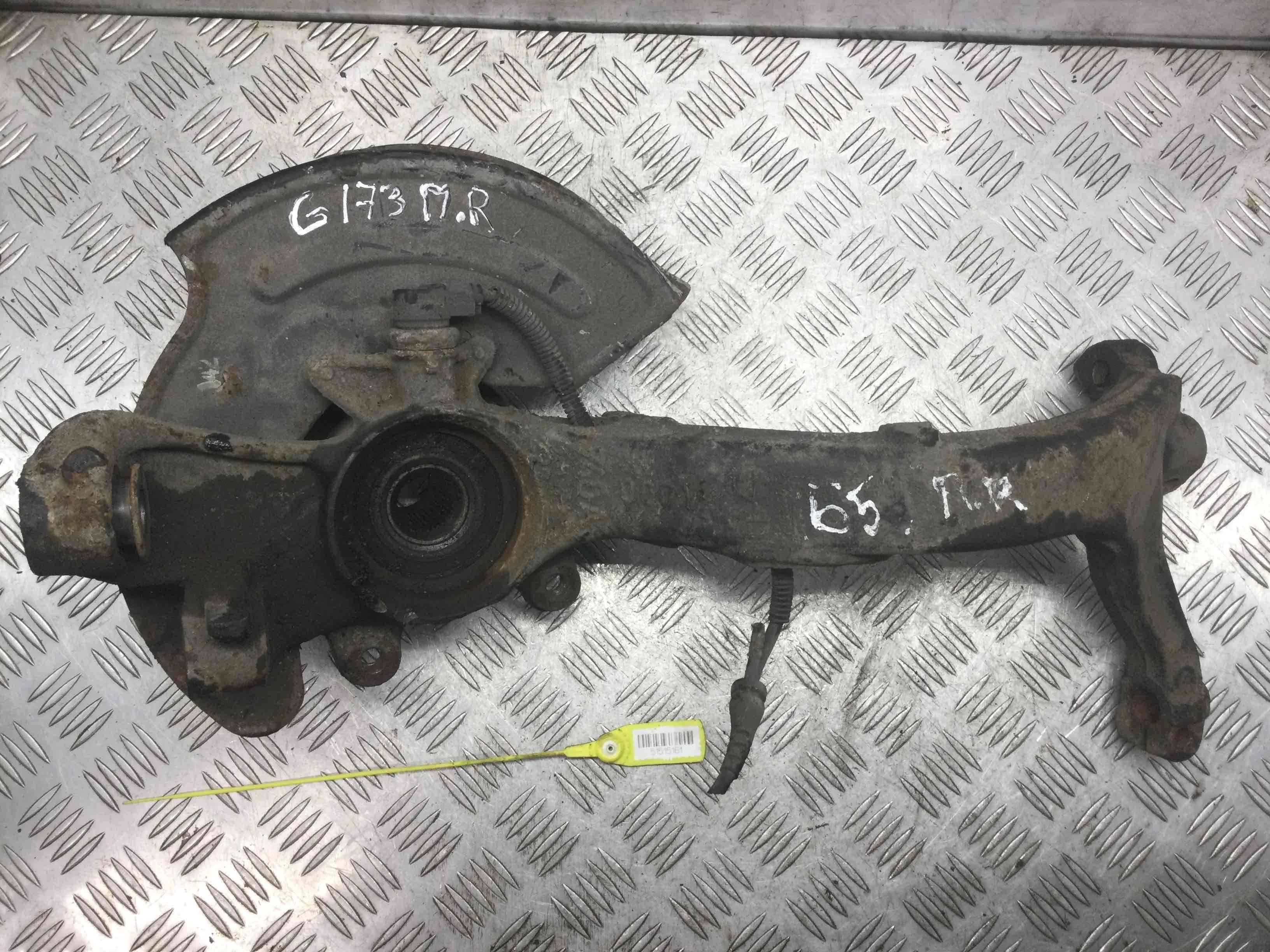 Ступица передняя правая Volkswagen Passat B5 (1996-2000) бензин 1.6 i Механика Седан