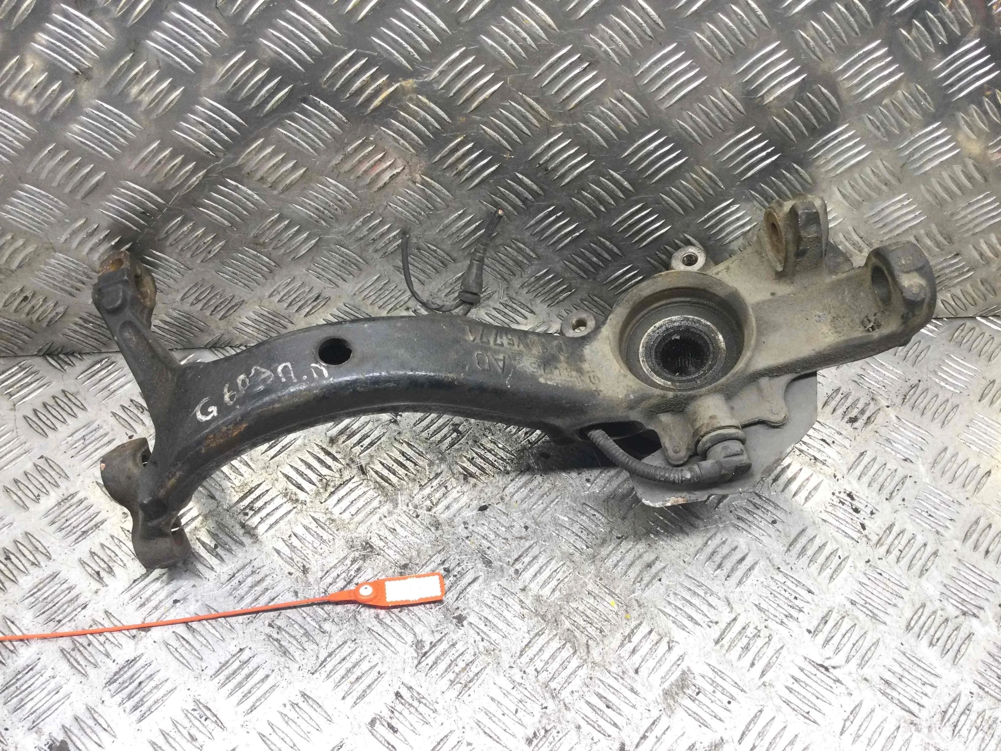 Ступица передняя правая Audi A6 C5/4B (1997-2004) бензин 2.8 i Механика Универсал