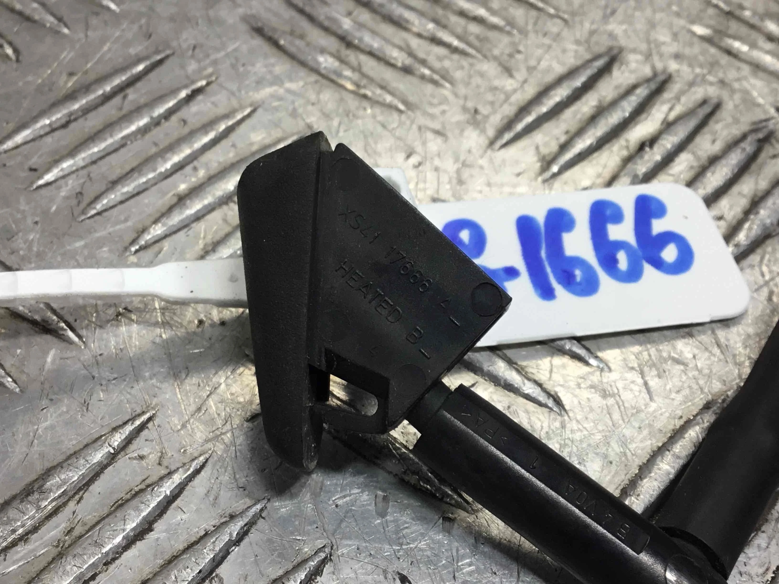 Форсунка омывателя Ford Focus 1 поколение [рестайлинг] (2001-2005) дизель 1.8 TDCi Механика Универсал