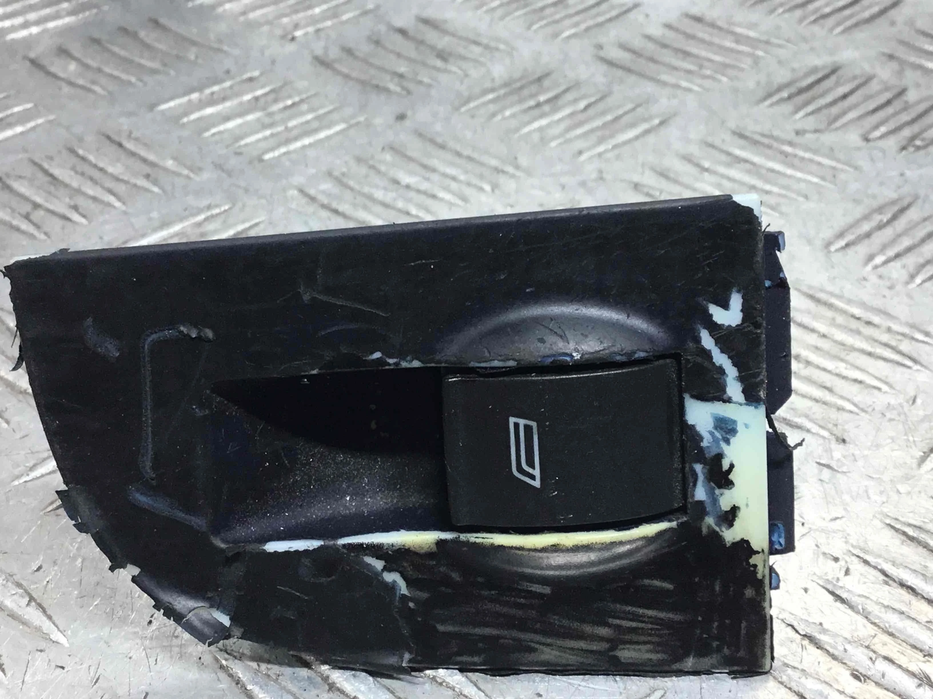 Кнопка стеклоподъемника заднего правого Audi A6 C5/4B (1997-2004) дизель 2.5 TDI Автомат Седан