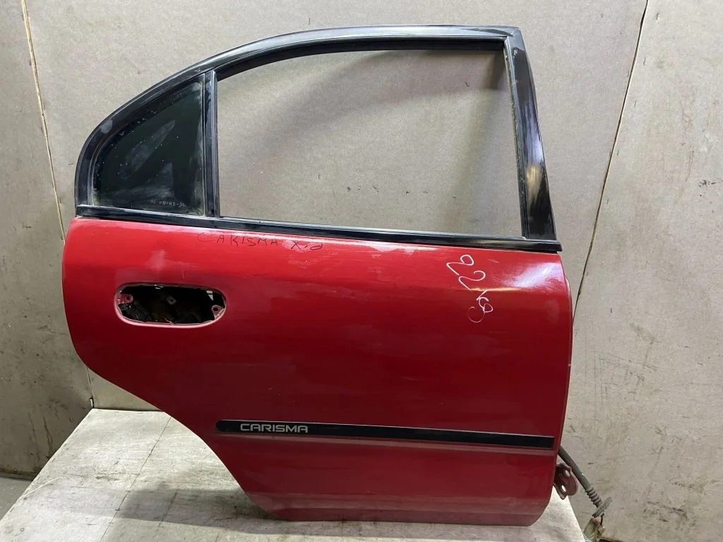Дверь задняя правая Mitsubishi Carisma Каризма