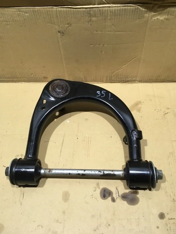 Рычаг передний верхний левый Toyota Land Cruiser 2015 4863060030 URJ200 1VD-FTV 4.5