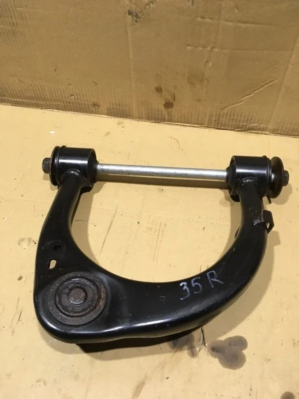 Рычаг передний верхний правый Toyota Land Cruiser 2015 4861060060 URJ200 1VD-FTV 4.5