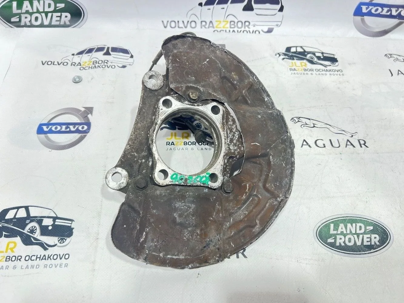 Кулак передний левый Volvo S80 S60 XC70 V70 XC70 I (2000—2004)