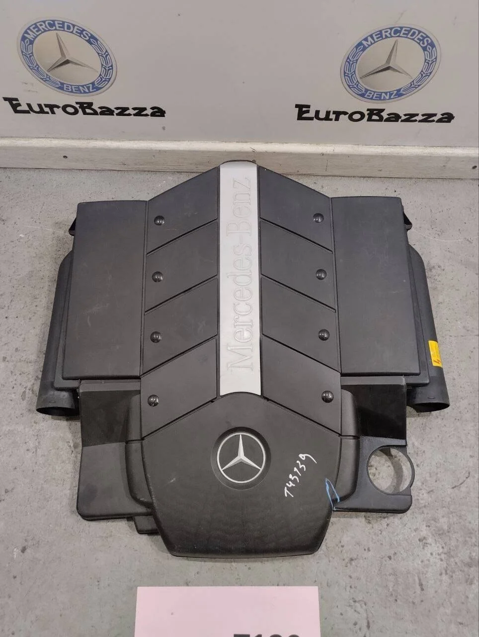 Крышка двигателя Mercedes M113