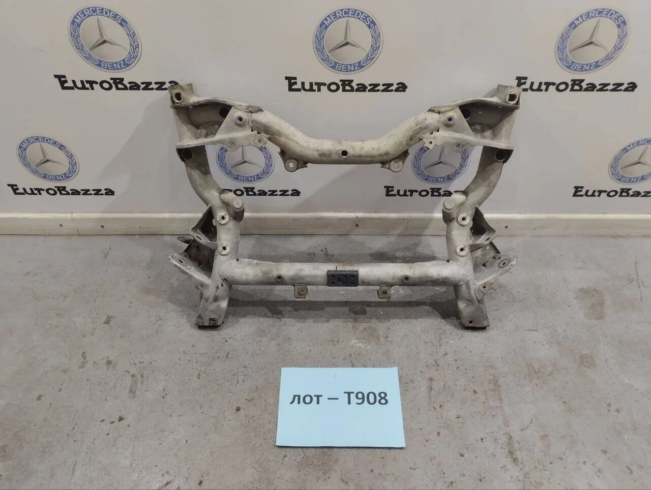 Подрамник передний Mercedes W218