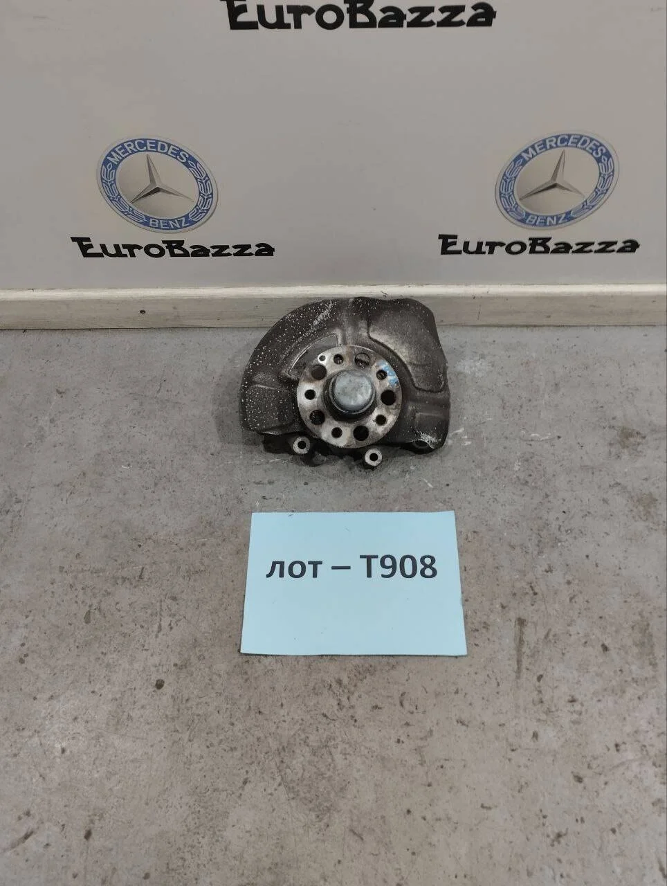 Кулак поворотный передний правый Mercedes W218