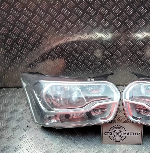 Фара правая Ford Transit 2387741 TTG