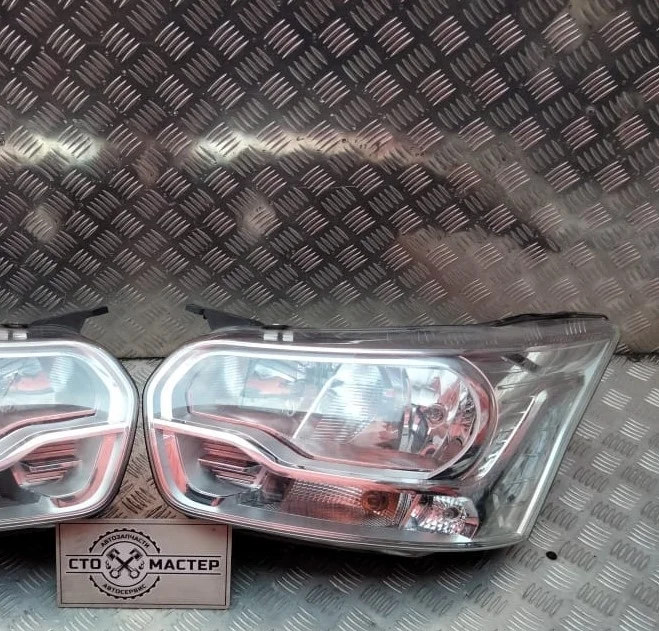 Фара левая Ford Transit 1877027 TTG