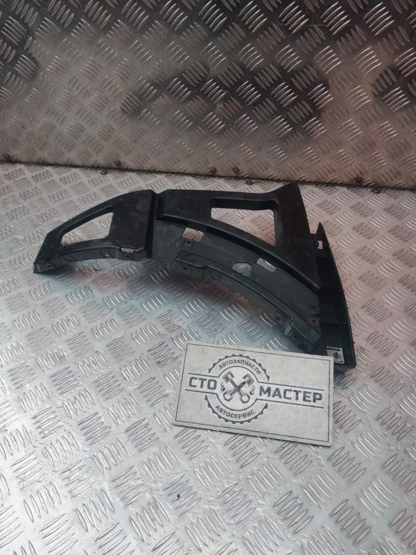 Кронштейн переднего бампера правый Ford Transit 1943300 2.2