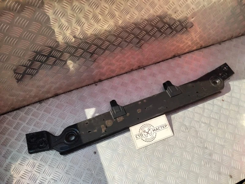 Опора радиатора нижняя Ford Transit 1713357 2.2