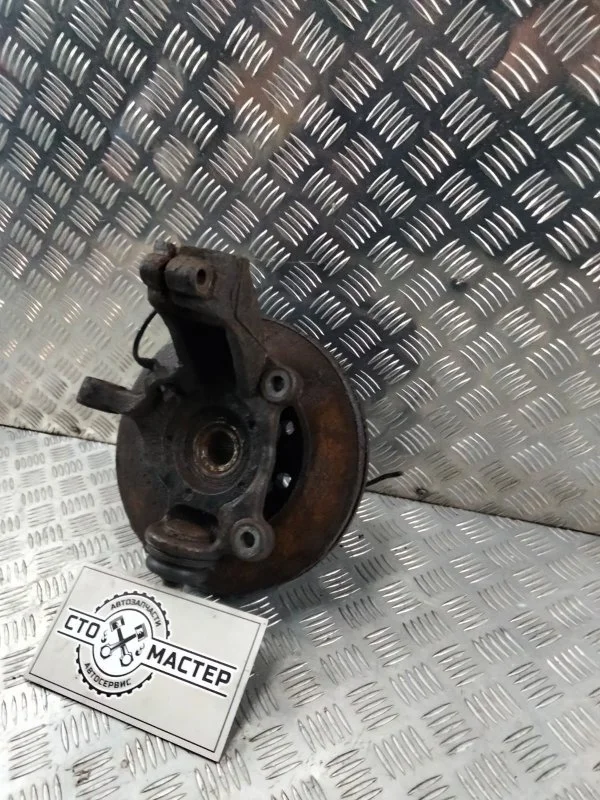 Кулак поворотный левый Ford Transit 1743037