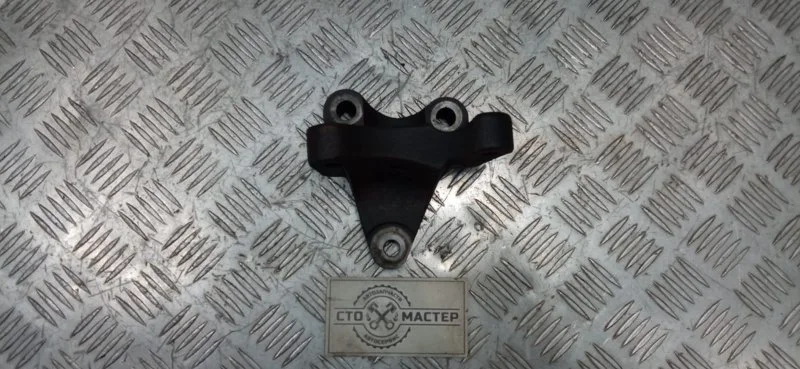 Кронштейн двигателя правый Ford Transit 1735866 2.2