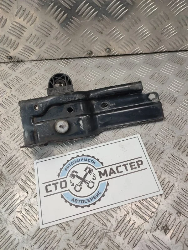 Кронштейн радиатора правый Citroen Jumper 1675069780 2.2 HDI