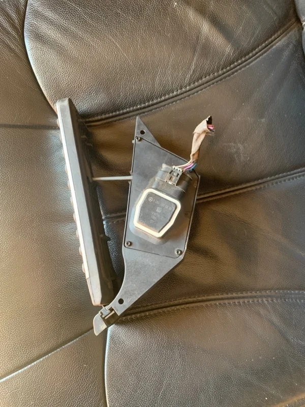 Электронная педаль газа Mercedes W212 2011 2043000004