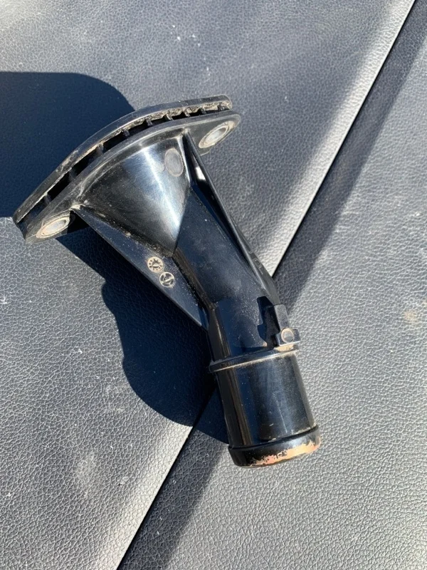 Крышка термостата kia Rio 256312B051 3