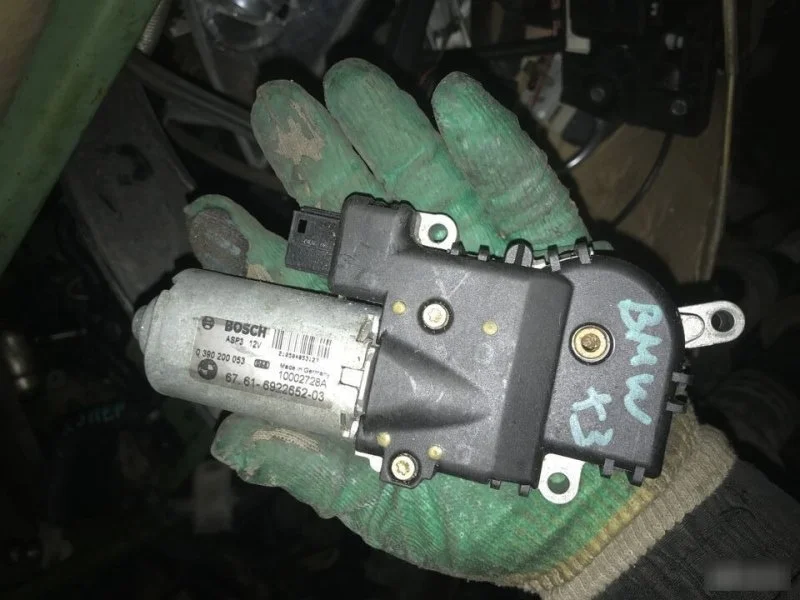 Моторчик люка Bmw X3 67616922652 E83