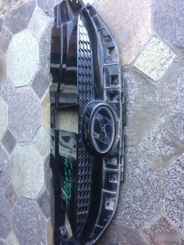 Решетка радиатора Hyundai 863512Y000