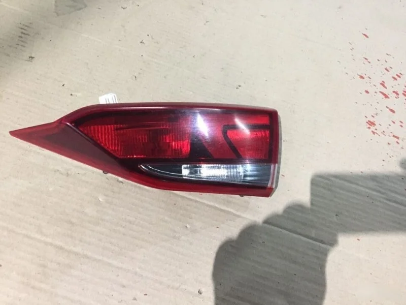 Фонарь внутренний Hyundai Solaris 92403H5000, задний