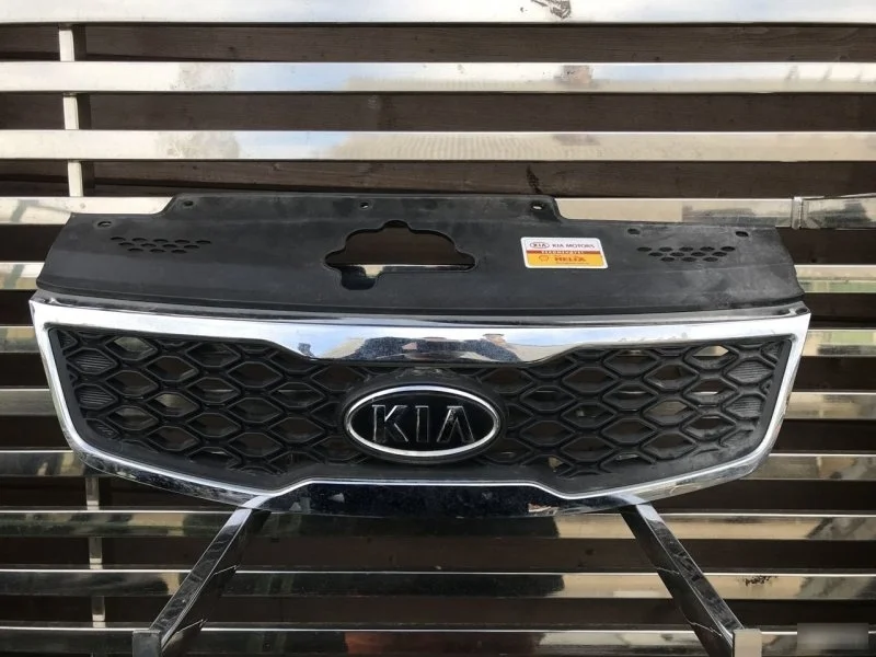 Решетка радиатора Kia Rio 863601G600