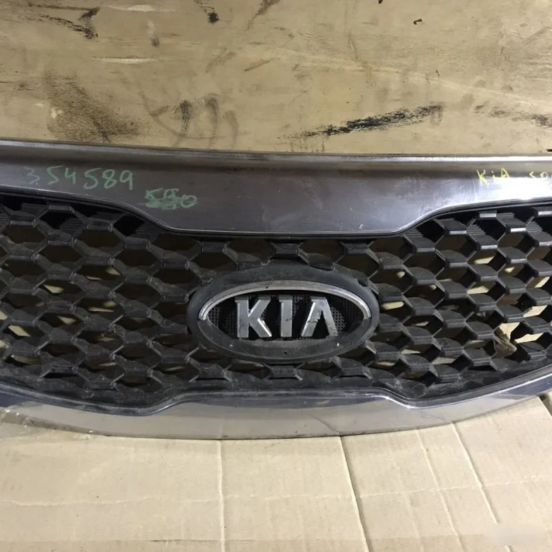 Решетка радиатора Kia Sorento 863502P000