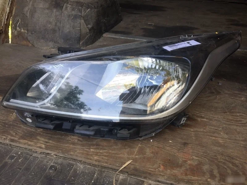 Фара Kia Rio 4 92101H0000, левая