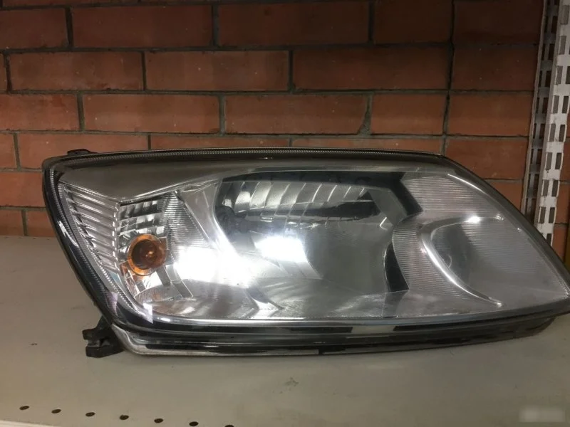 Фара Лада Гранта 21900371101000, правая