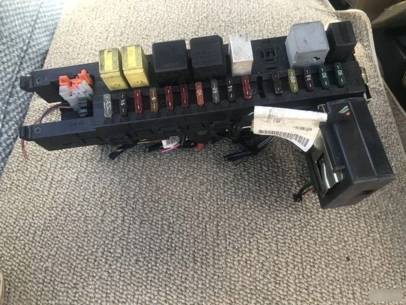 Блок предохранителей Mercedes-Benz 2035453801, задний