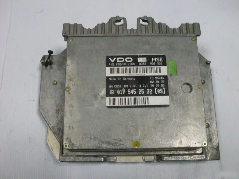 Блок управления двигателем Mercedes A0175452532 W210 M111