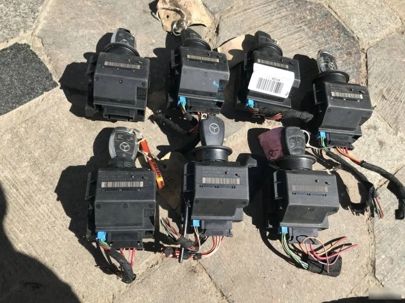 Замок зажигания Mercedes-Benz 2115451408